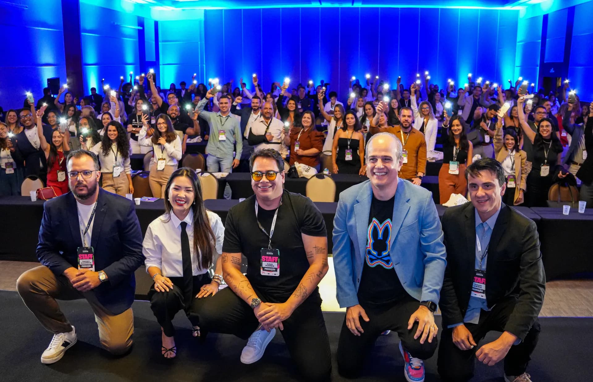 Equipe Angra Summit e plateia de líderes durante o evento